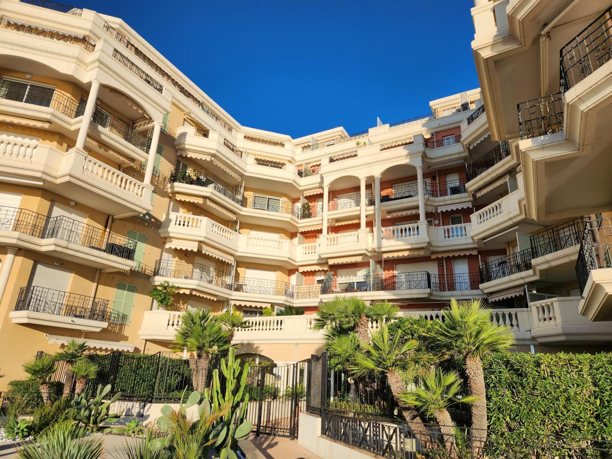Exclusive Panoramic Sea View In Victoria Beach ม็องตง ภายนอก รูปภาพ